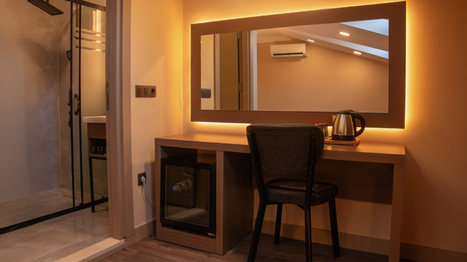 Max Suite Hotel Ataşehirde otel konaklaması yapmak isteyen misafirlerin uğrak noktası. Kaliteli ve Huzurlu bir konaklamanın güncel adresi Max Suite Ataşehir